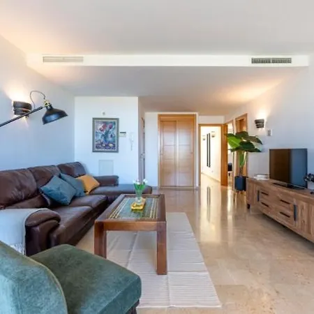2 Bed Ground Floor Apartment *